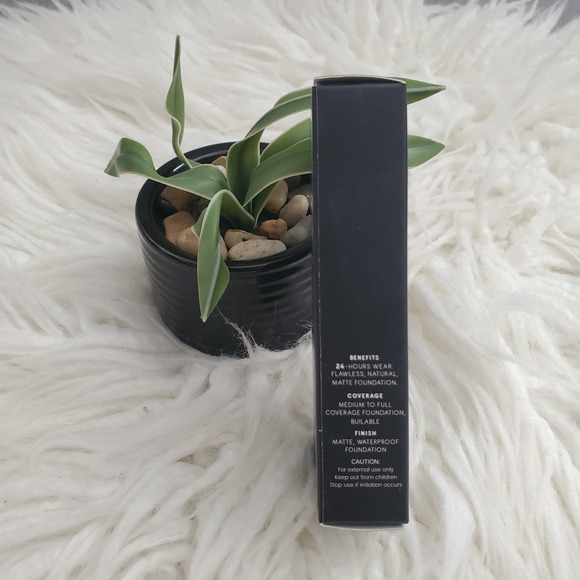 TASH Cosmetics Foundation LX110 - Picture 3 of 4